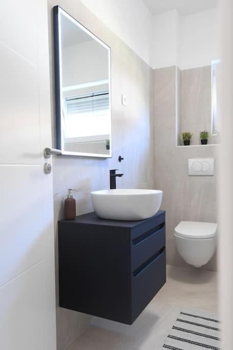 Lpaula, Apartment *